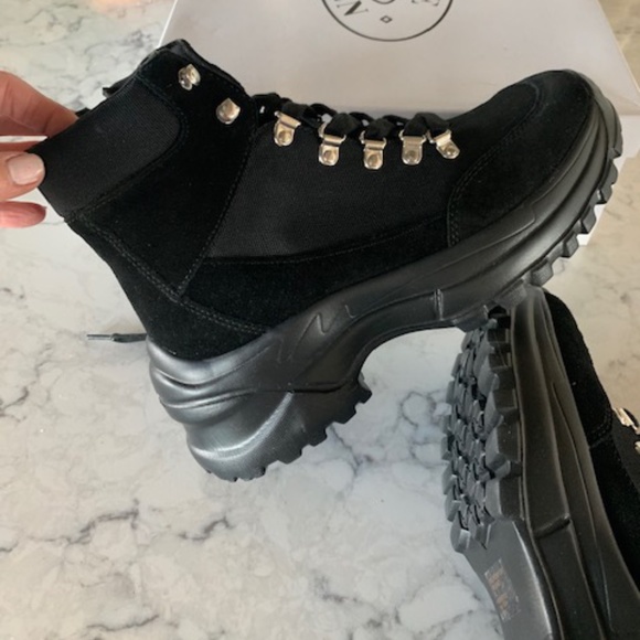 Steve Madden Shoes - Steve Madden NWT Chunky Sole Hiker Inspired Boot